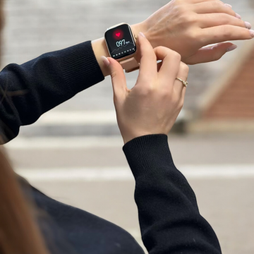  Wear Pro Lumeo EKG Okosóra - Rose Gold, Cserélhető Rózsaszín szilikon szíjjal/OUTLET TERMÉK